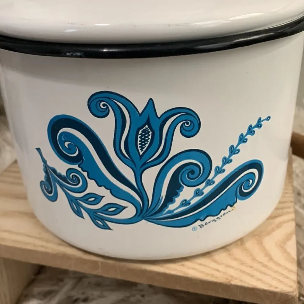 Berggren Blue Tulip Design Scandinavian Folk Art Enamelware Lidded Sauce Pot Vtg